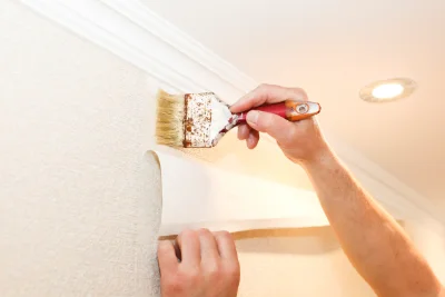 Pose de papier peint à Auris — revêtements muraux et toiles de verre